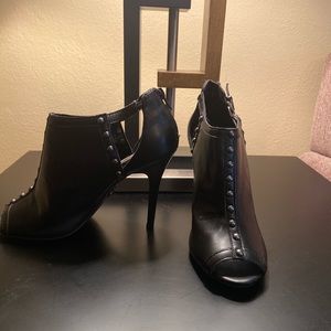 Simply Vera Vera Wang Black open toe Ankle boots